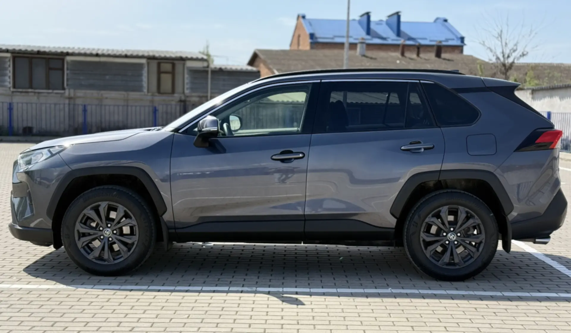 rental Toyota Rav4 Hybrid photo 1