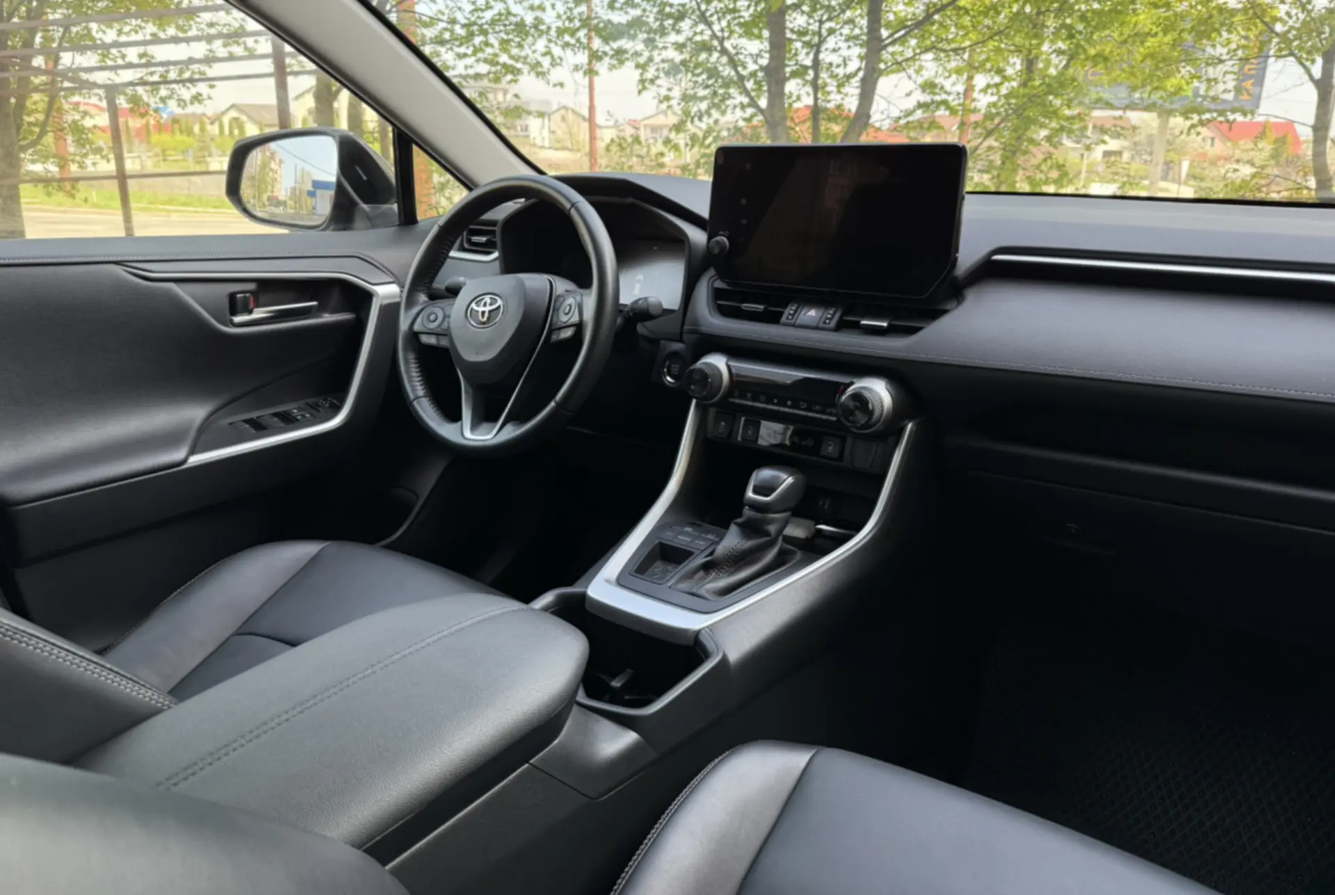 rental Toyota Rav4 Hybrid photo 8