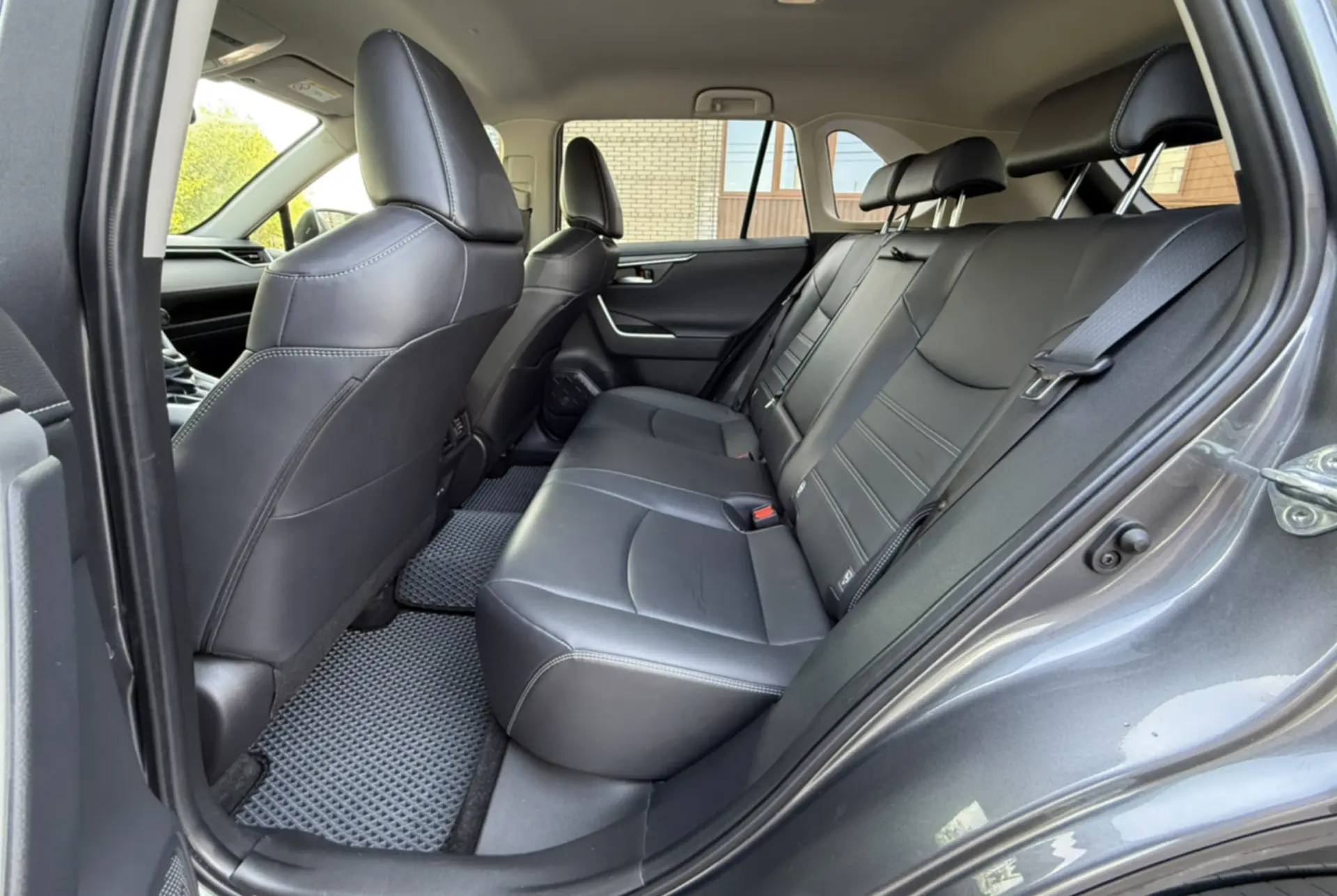 rental Toyota Rav4 Hybrid photo 7