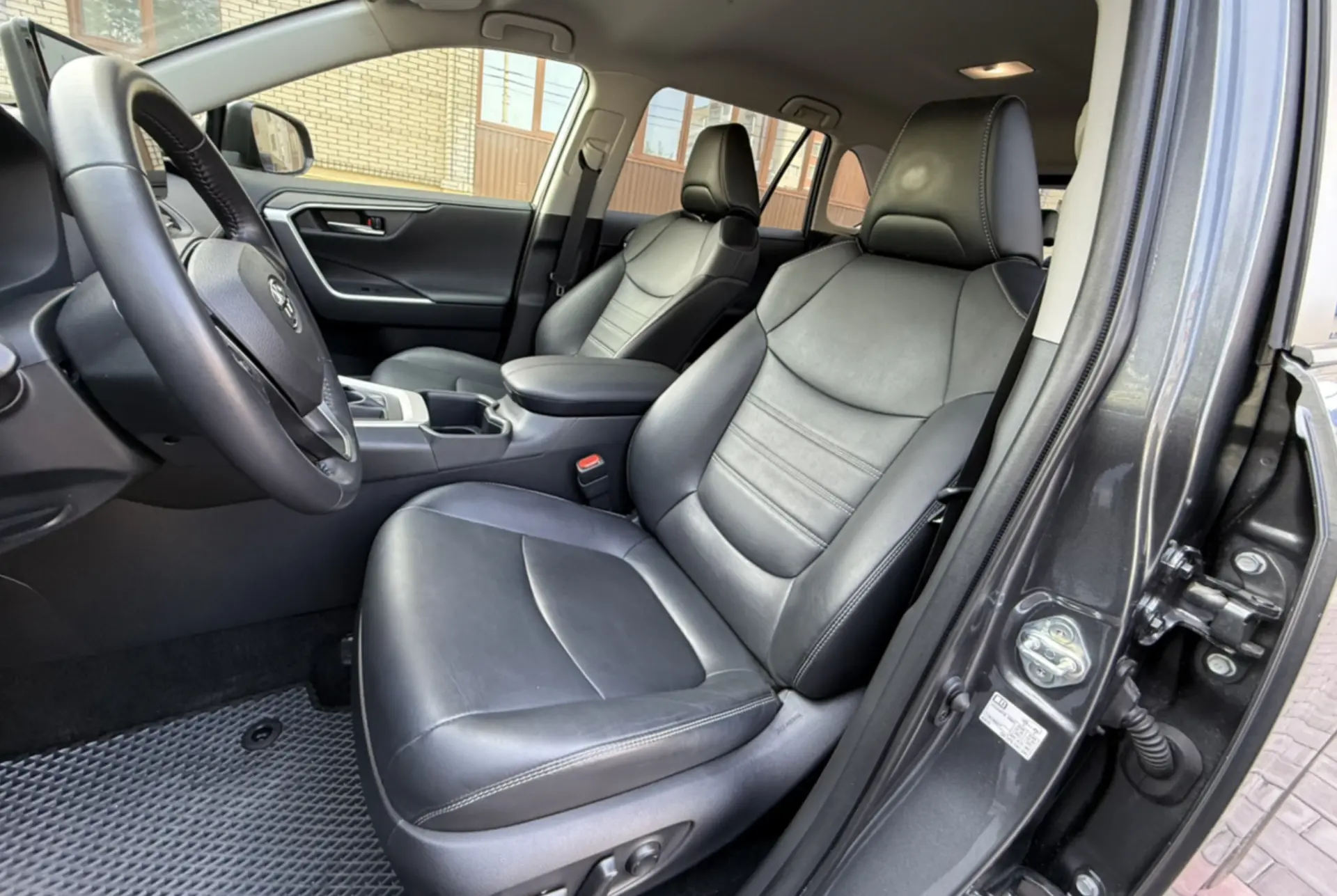 rental Toyota Rav4 Hybrid photo 5