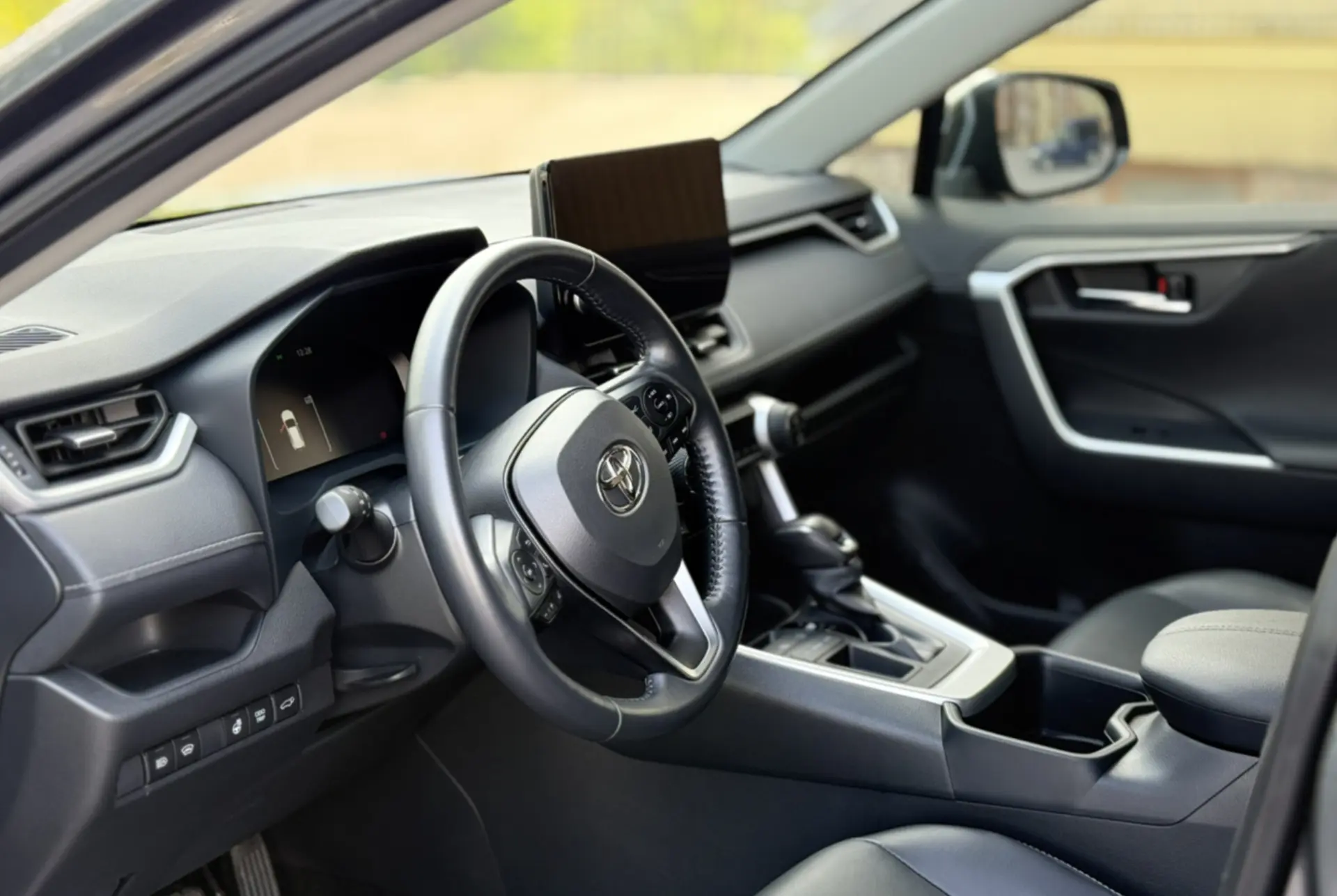 rental Toyota Rav4 Hybrid photo 6